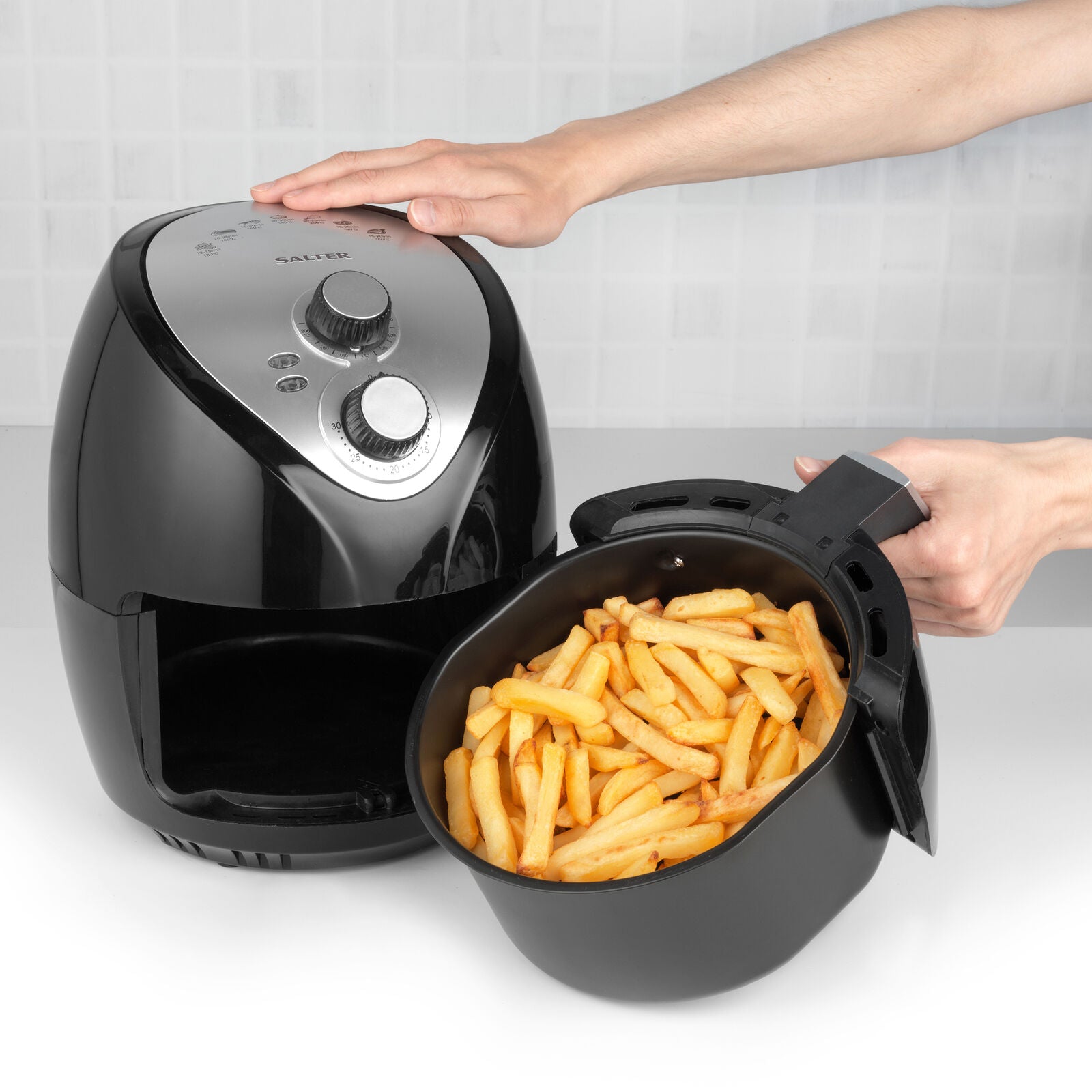 Salter 3.2L Air Fryer 30-Minute Timer 7 Presets Non-Stick Tray 1300W (Open Box)